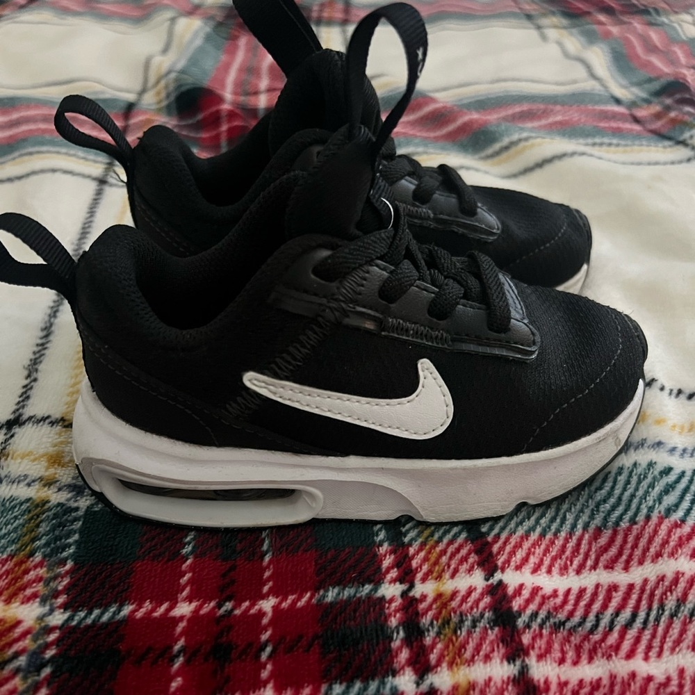 Toddler Nike Sneakers 7c